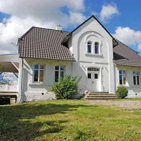 Gutshaus Holiday home Glowitz